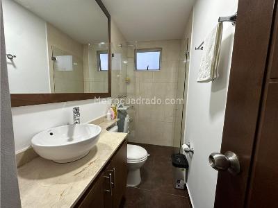 Apartamento de 3 alcobas en venta en La Castellana, Medellín, 198 m² · foto 7 de 17