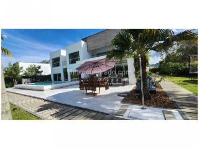 Casa de 5 alcobas en venta en Llano Grande, Rionegro · foto 2 de 20
