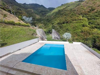 Casa de 5 alcobas en venta en Vereda La Delgadita, Bello, 2000 m² · foto 2 de 20