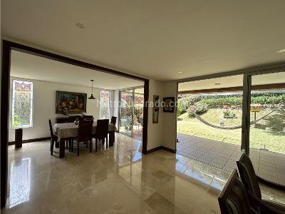 Casa de 3 alcobas en venta en Loma Benedictinos, Envigado, 272 m² · foto 4 de 20