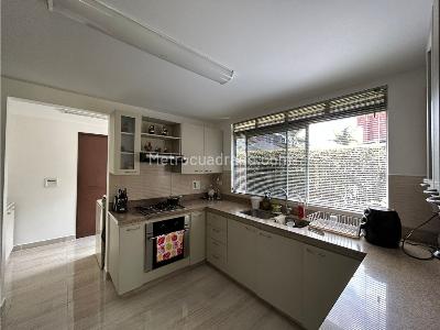 Casa de 3 alcobas en venta en Loma Benedictinos, Envigado, 272 m² · foto 5 de 20