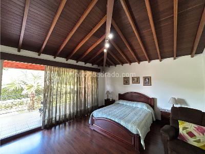 Casa de 3 alcobas en venta en Loma Benedictinos, Envigado, 272 m² · foto 9 de 20
