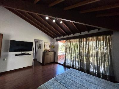 Casa de 3 alcobas en venta en Loma Benedictinos, Envigado, 272 m² · foto 10 de 20