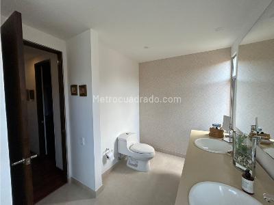Casa de 3 alcobas en venta en Loma Benedictinos, Envigado, 272 m² · foto 13 de 20