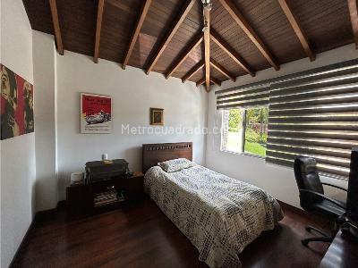 Casa de 3 alcobas en venta en Loma Benedictinos, Envigado, 272 m² · foto 14 de 20