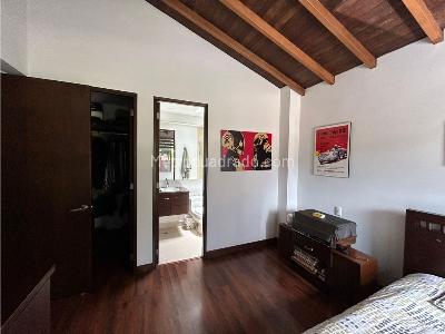Casa de 3 alcobas en venta en Loma Benedictinos, Envigado, 272 m² · foto 15 de 20