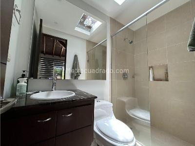 Casa de 3 alcobas en venta en Loma Benedictinos, Envigado, 272 m² · foto 16 de 20