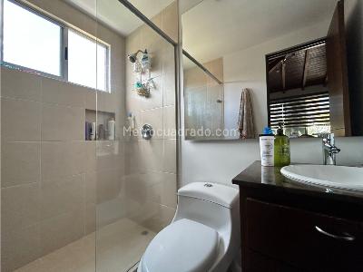 Casa de 3 alcobas en venta en Loma Benedictinos, Envigado, 272 m² · foto 18 de 20