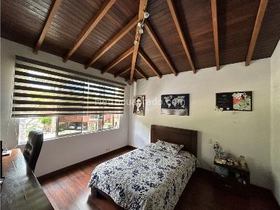 Casa de 3 alcobas en venta en Loma Benedictinos, Envigado, 272 m² · foto 19 de 20