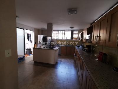 Casa de 5 alcobas en venta en El Poblado, Medellín, 243 m² · foto 4 de 20