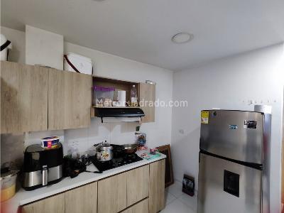 Apartamento de 3 alcobas en venta en Cabañas, Bello, 100 m² · foto 2 de 8