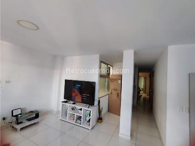 Apartamento de 3 alcobas en venta en Cabañas, Bello, 100 m² · foto 4 de 8
