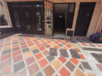 Apartamento de 3 alcobas en venta en Cabañas, Bello, 101 m² · foto 10 de 12