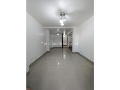 Casa de 3 alcobas en venta en Calatrava, Itagüí, 136 m² · foto 2 de 20