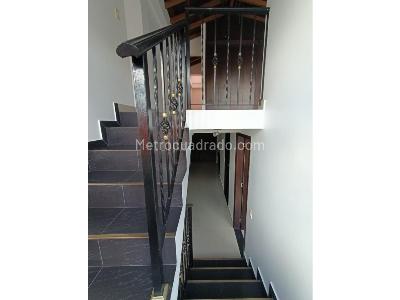 Casa de 3 alcobas en venta en Calatrava, Itagüí, 136 m² · foto 5 de 20