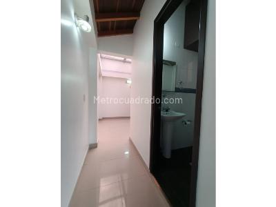 Casa de 3 alcobas en venta en Calatrava, Itagüí, 136 m² · foto 9 de 20