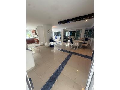 Apartamento de 3 alcobas en venta en El Poblado, Medellín, 262 m² · foto 2 de 17