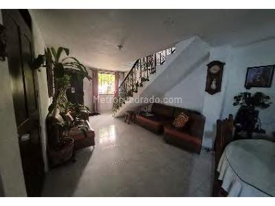 Casa de 5 alcobas en venta en Buenos Aires, Medellín, 192 m² · foto 2 de 20