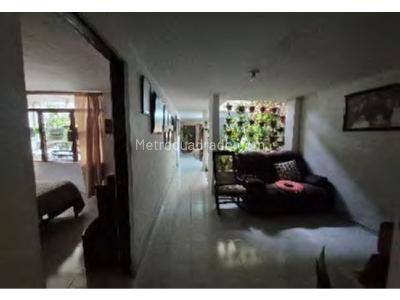 Casa de 5 alcobas en venta en Buenos Aires, Medellín, 192 m² · foto 3 de 20