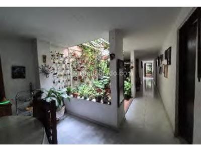 Casa de 5 alcobas en venta en Buenos Aires, Medellín, 192 m² · foto 8 de 20