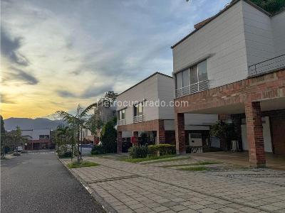Casa de 3 alcobas en venta en Envigado, Envigado, 198 m² · foto 13 de 13