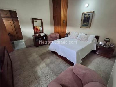 Apartamento de 3 alcobas en venta en Laureles, Medellín, 154 m² · foto 5 de 9