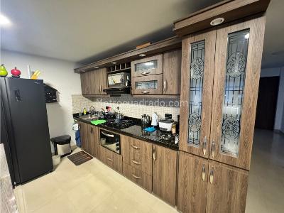 Apartamento de 3 alcobas en venta en Florencia, Bello, 153 m² · foto 2 de 8