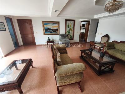 Apartamento de 4 alcobas en venta en Laureles, Medellín, 167 m² · foto 5 de 16