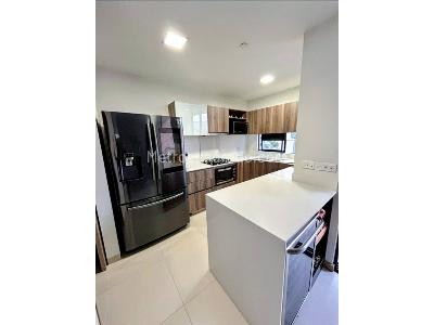 Apartamento de 2 alcobas en venta en El Poblado, Medellín, 96 m² · foto 3 de 10