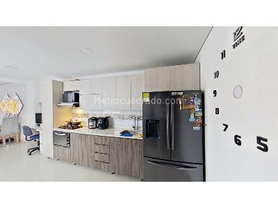 Apartamento de 3 alcobas en venta en Cabañitas, Bello, 82 m² · foto 2 de 16