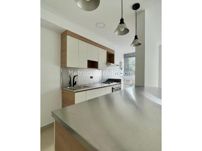 Apartamento de 3 alcobas en venta en Aves Maria, Sabaneta, 77 m² · foto 3 de 9