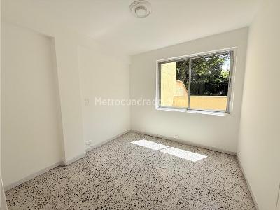 Apartamento de 3 alcobas en venta en Calasanz, Medellín, 158 m² · foto 13 de 20