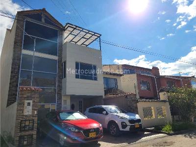 Casa de 4 alcobas en venta en Santa Lucia, Chía, 540 m² · foto 15 de 16
