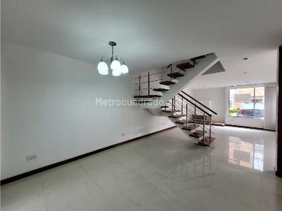Casa de 3 alcobas en venta en Pinares De Chia, Chía, 177 m² · foto 3 de 17
