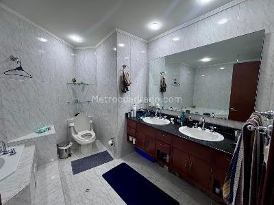 Apartamento de 3 alcobas en venta en Chico Navarra, Bogotá, 236 m² · foto 15 de 20