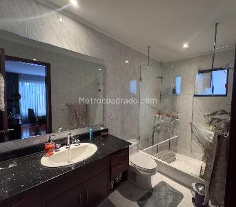 Apartamento de 3 alcobas en venta en Chico Navarra, Bogotá, 236 m² · foto 18 de 20
