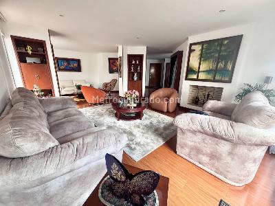 Apartamento de 3 alcobas en venta en Chico Navarra, Bogotá, 236 m² · foto 3 de 20