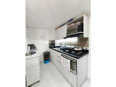 Apartamento de 2 alcobas en venta en Tres Esquinas, Sabaneta, 71 m² · foto 3 de 11