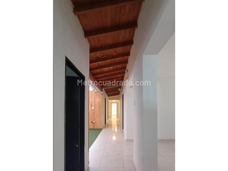 Casa Amplia de 5 Alcobas en Florida Nueva - 7