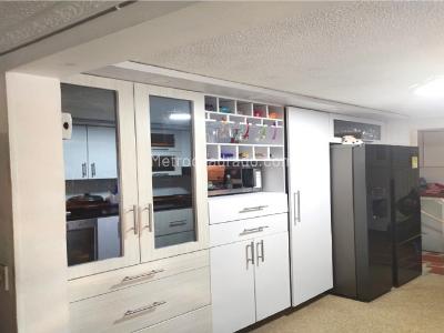Casa de 5 alcobas en venta en El Dorado, Envigado, 250 m² · foto 3 de 20