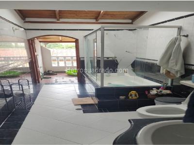 Casa de 5 alcobas en venta en El Dorado, Envigado, 250 m² · foto 12 de 20
