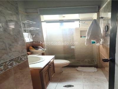 Casa de 5 alcobas en venta en El Dorado, Envigado, 250 m² · foto 13 de 20