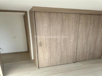 Apartamento de 3 alcobas en venta en Las Lomitas, Sabaneta, 85 m² · foto 3 de 13