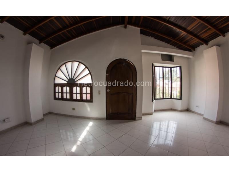 Apartamento Amplio de 2 Alcobas en Prado Centro - 4