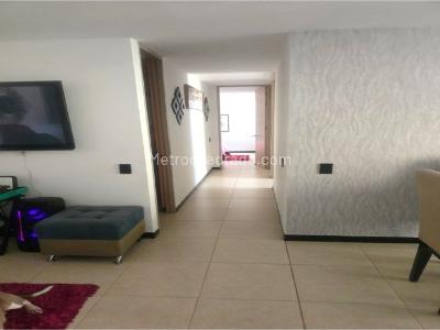 Apartamento de 3 alcobas en venta en San Jose, Sabaneta, 80 m² · foto 11 de 16