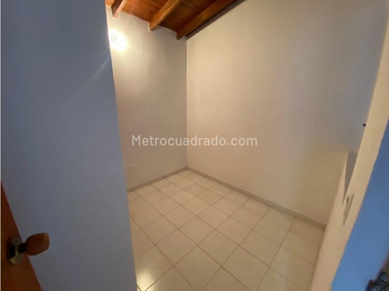 Apartamento Acogedor de 3 Alcobas en Santa Lucía - 4