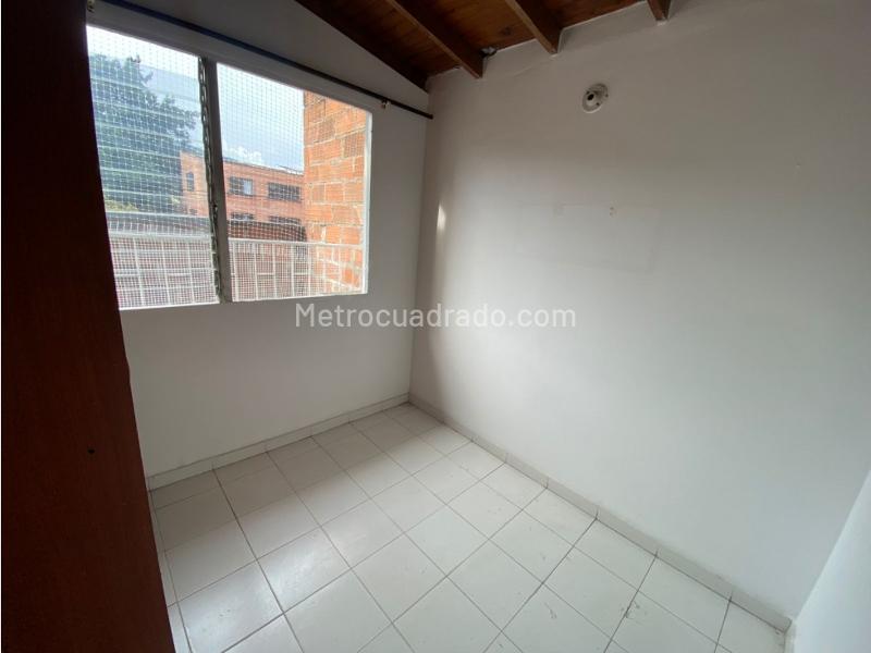 Apartamento Acogedor de 3 Alcobas en Santa Lucía - 7
