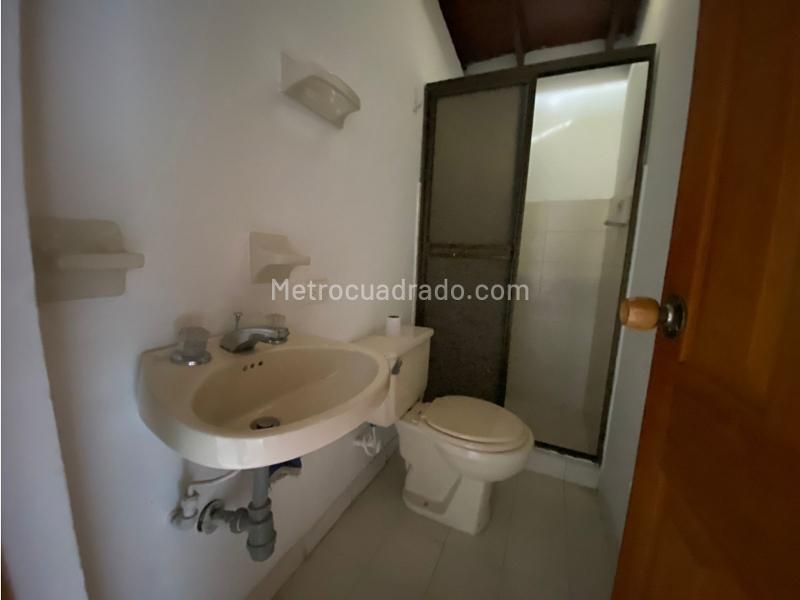 Apartamento Acogedor de 3 Alcobas en Santa Lucía - 8