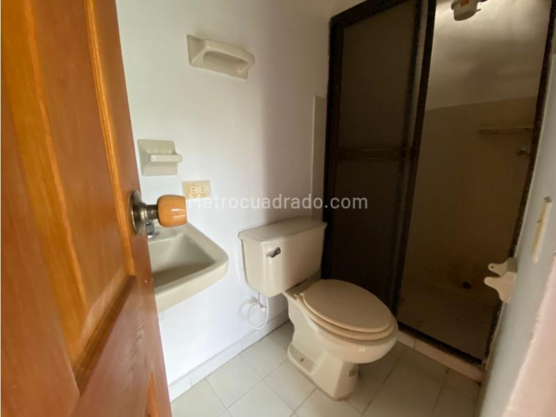 Apartamento Acogedor de 3 Alcobas en Santa Lucía - 9