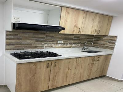 Apartamento de 2 alcobas en venta en Las Lomitas, Sabaneta, 60 m² · foto 2 de 9